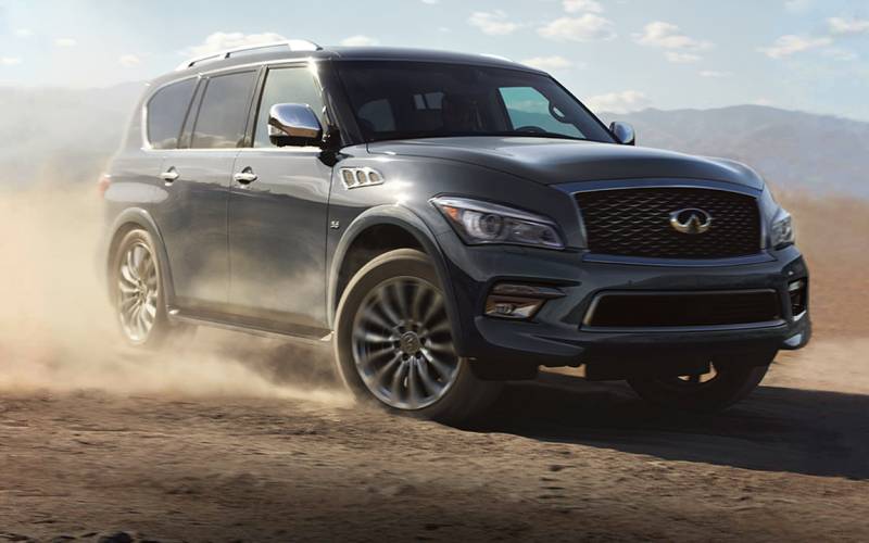 Comparison - Infiniti QX80 Limited 2017 - vs - Toyota Land Cruiser 4dr